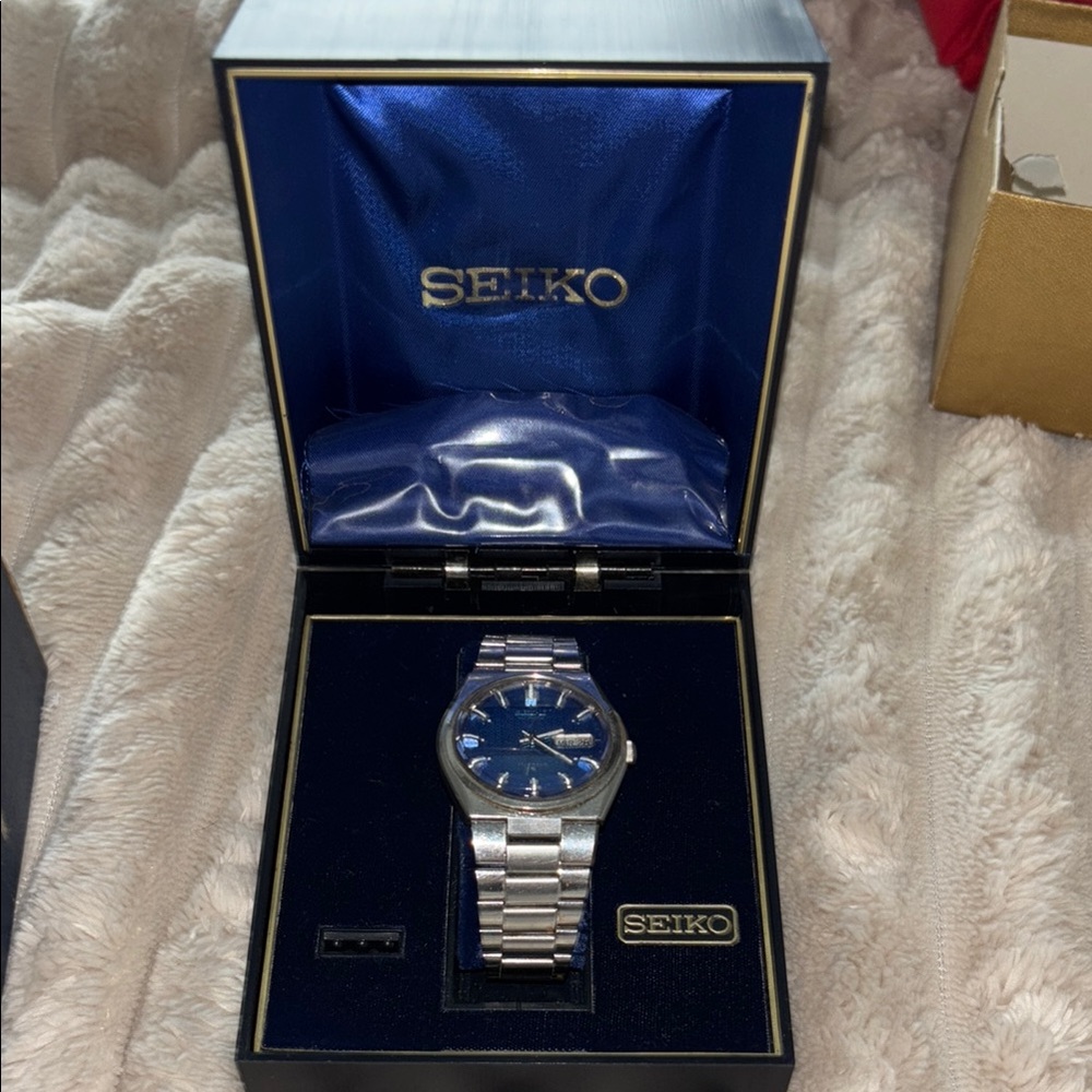Seiko Men's Silver and Blue Watch
